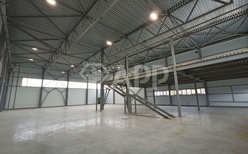 Склады с пандусами в аренду, 2600 м² и 2900 м² фото