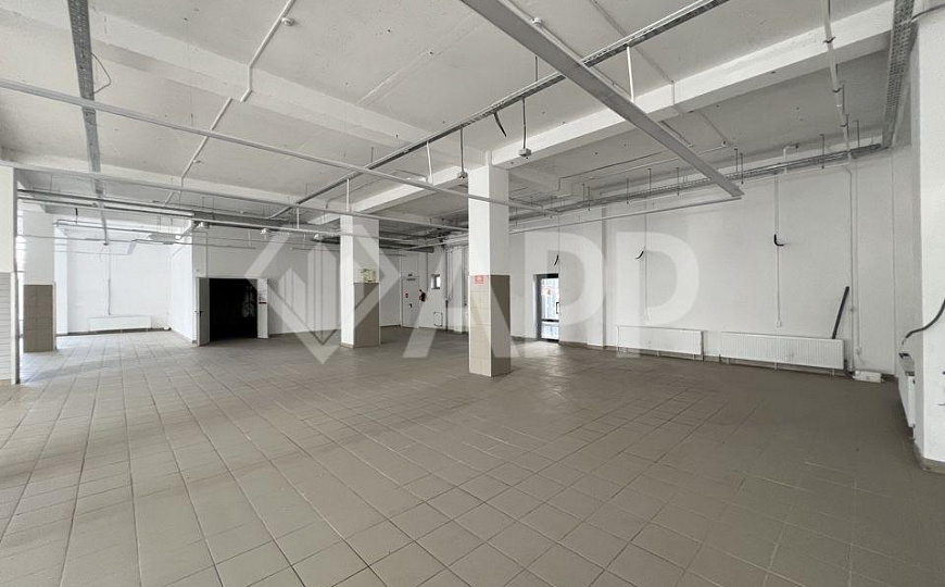 Сдаю отдельно стоящее здание с ремонтом, 978 м² с эксплуатируемой крышей / террасой 367м2 фото