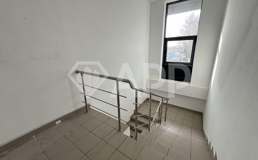 Сдаю отдельно стоящее здание с ремонтом, 978 м² с эксплуатируемой крышей / террасой 367м2 фото