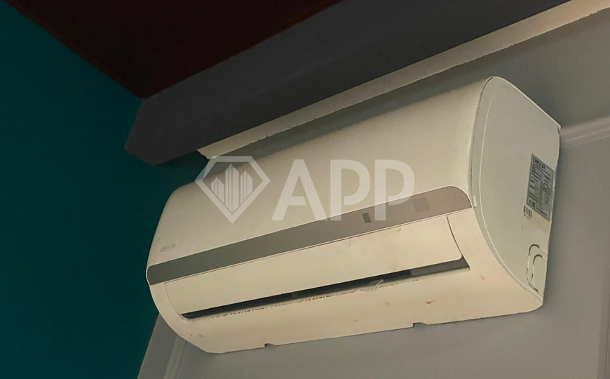 Помещение в центре с панорамнами окнами. фото