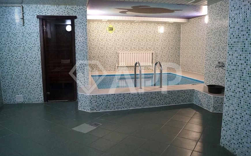 Здания  1200 кв.м. на участоке 40 соток фото