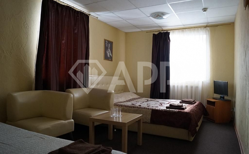 Здания  1200 кв.м. на участоке 40 соток фото