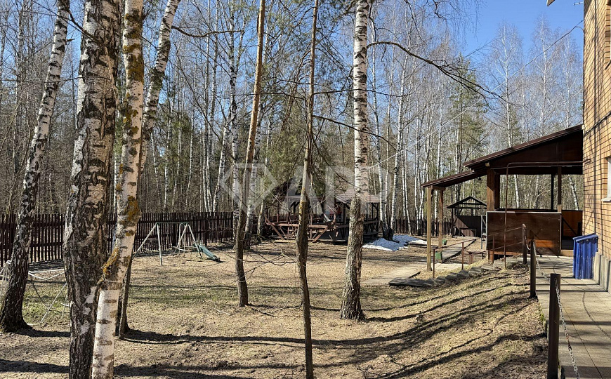 Здания  1200 кв.м. на участоке 40 соток фото