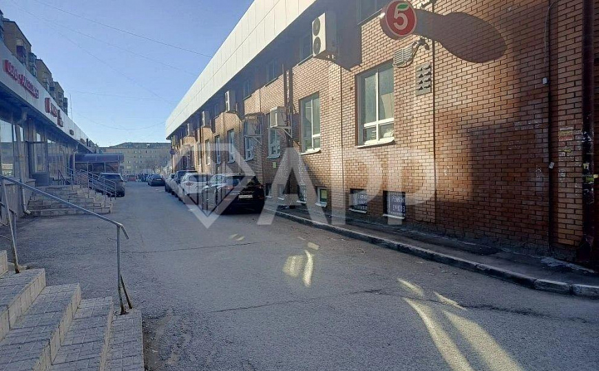 Сдаётся площадь у метро!!! фото