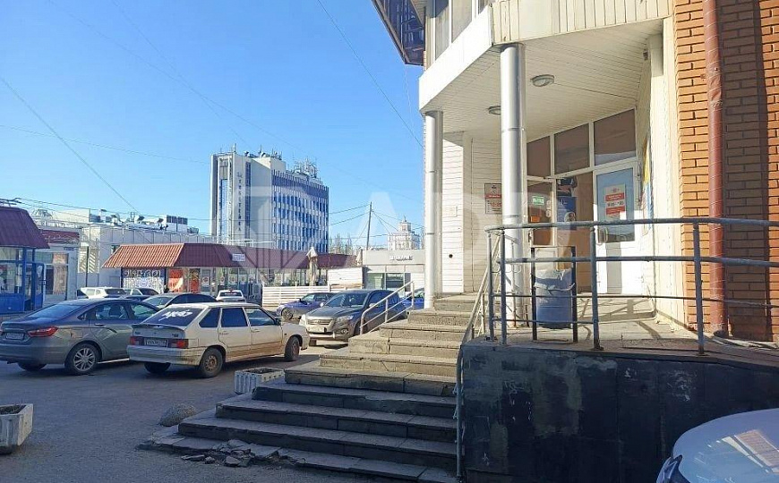 Сдаётся площадь у метро!!! фото