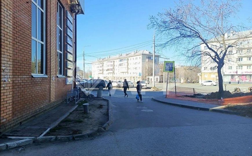 Сдаётся площадь у метро!!! фото