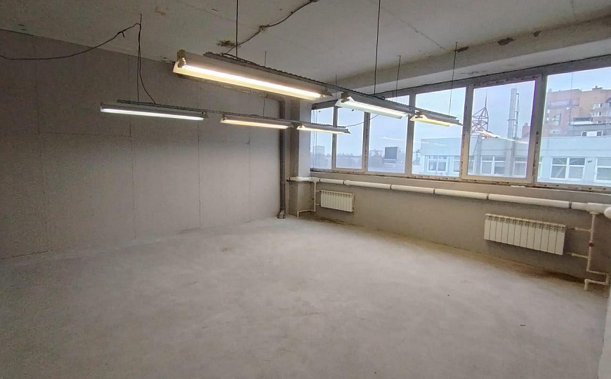 Сдам помещение 147 м² в БЦ на ш. Энтузиастов. Свободная планировка, лифт, парковка. Ремонт обсудим. фото