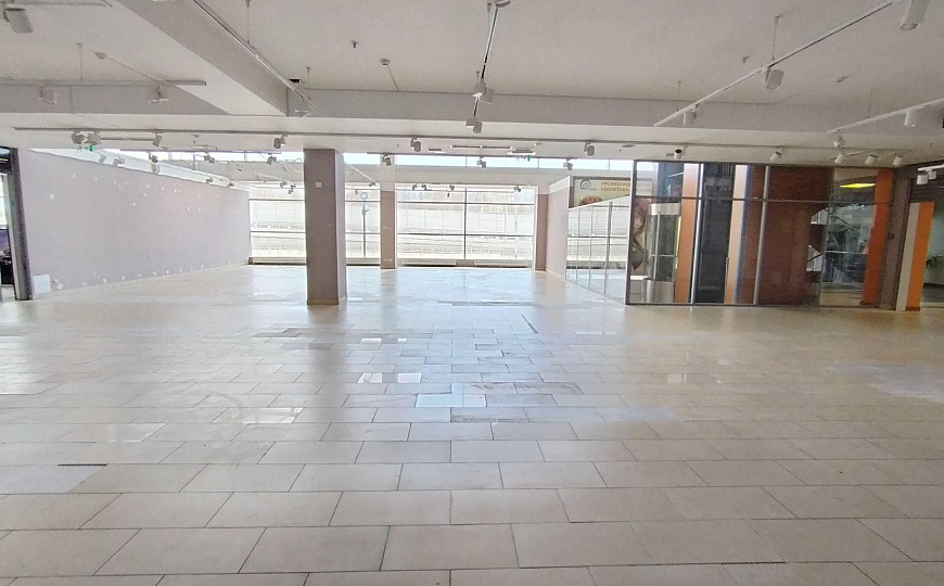 Сдам 320 м² в ТЦ «Вертикаль» | 1 линия | Отделка | Деление от 20 м²  фото