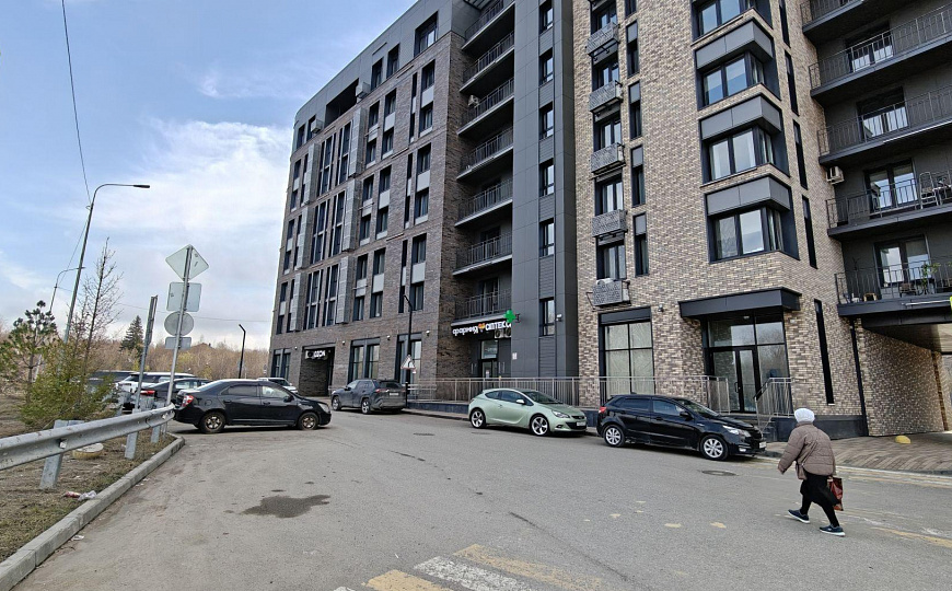 Торговая площадь 77,3м² на высоком трафике фото