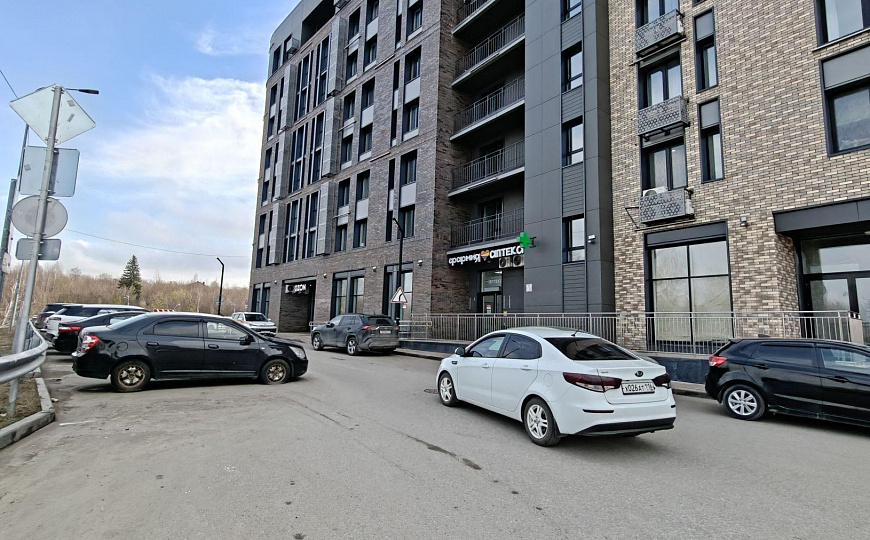 Торговая площадь 77,3м² на высоком трафике фото