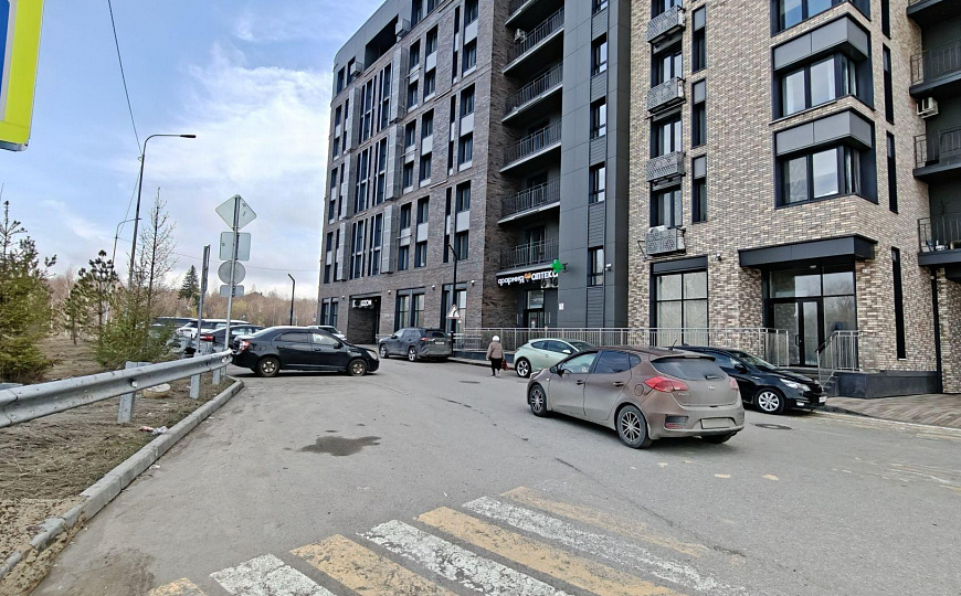 Торговая площадь 77,3м² на высоком трафике фото
