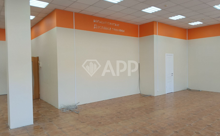 Продаю на первой линии торговое помещение, 342,4 м² фото