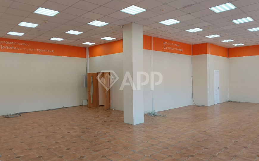 Продаю на первой линии торговое помещение, 342,4 м² фото
