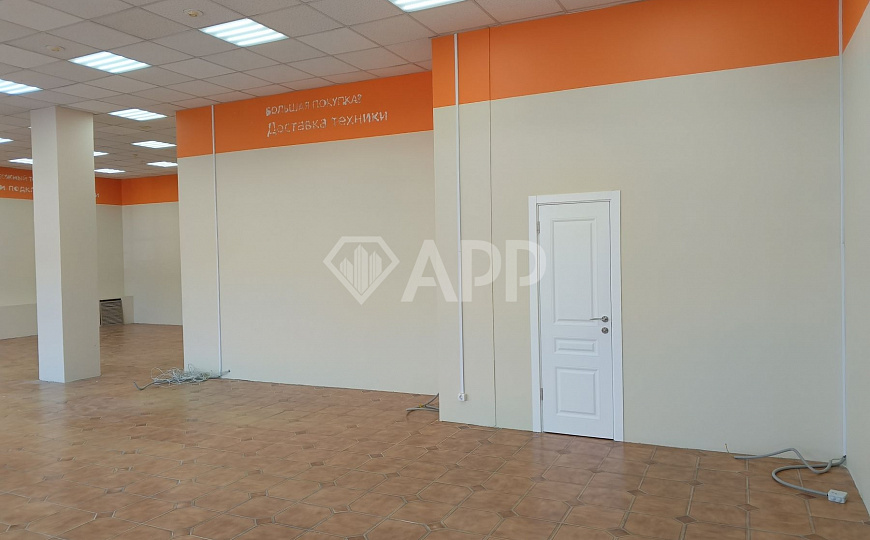 Продаю на первой линии торговое помещение, 342,4 м² фото