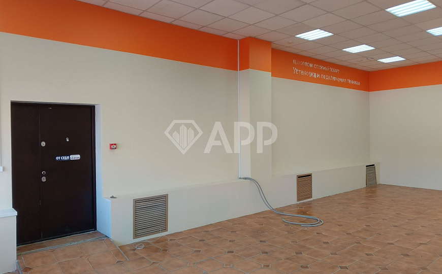 Продаю на первой линии торговое помещение, 342,4 м² фото