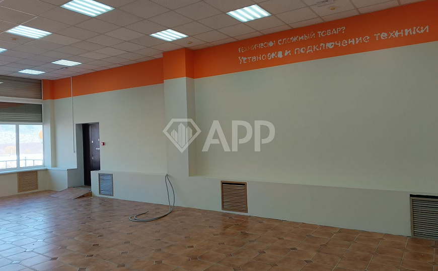 Продаю на первой линии торговое помещение, 342,4 м² фото