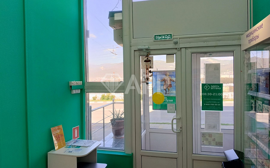 Продаю на первой линии торговое помещение, 342,4 м² фото