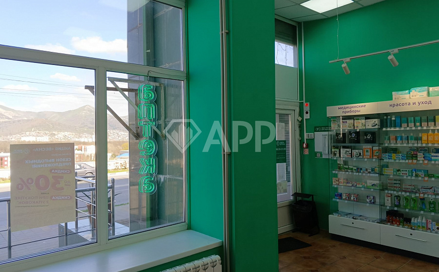 Продаю на первой линии торговое помещение, 342,4 м² фото