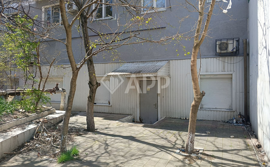 Продаю на первой линии торговое помещение, 342,4 м² фото