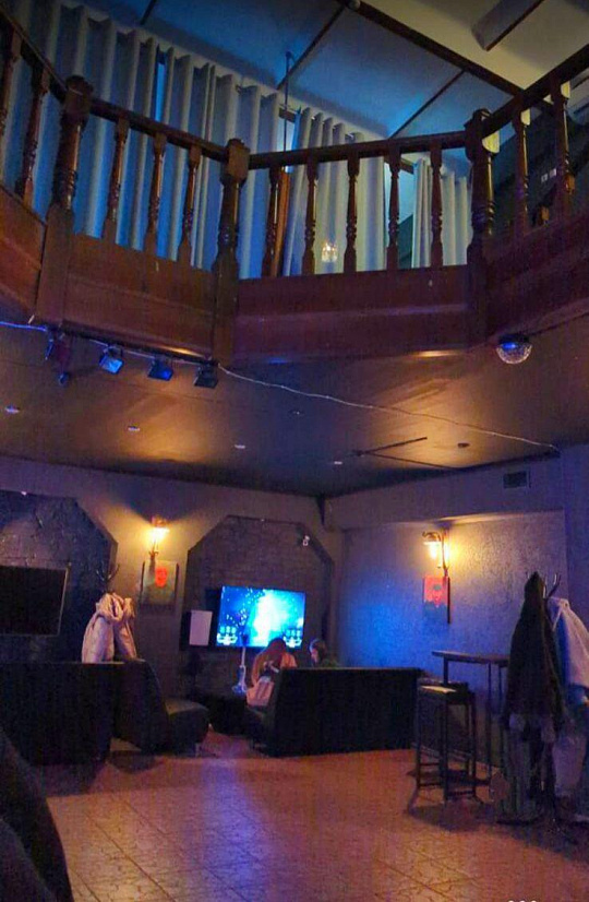 Отдельно стоящее здание в парке ^Дружба^ фото