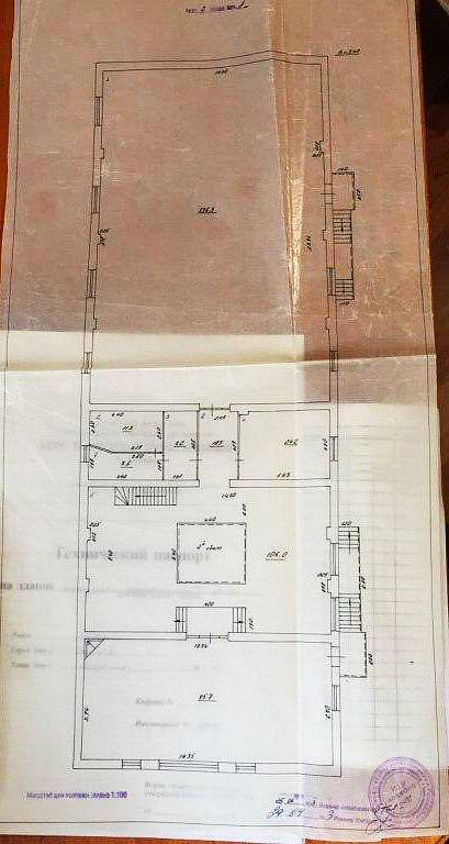 Отдельно стоящее здание в парке ^Дружба^ фото