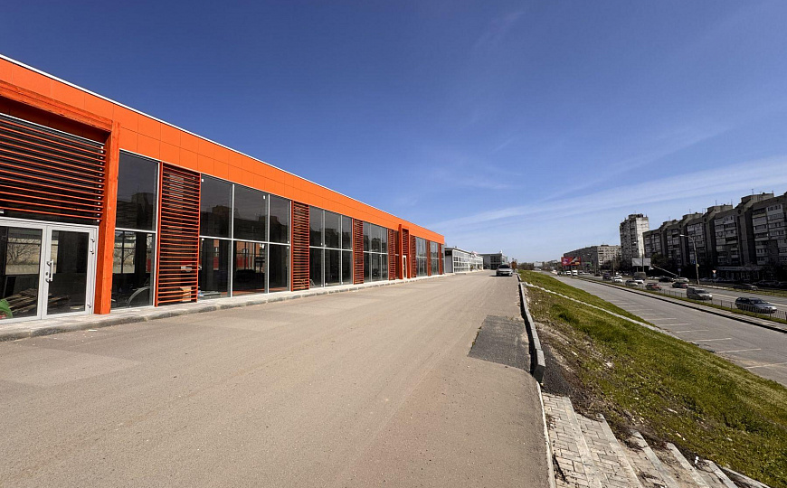 Здание с витринами в крупном жилмассиве, 998 м² фото