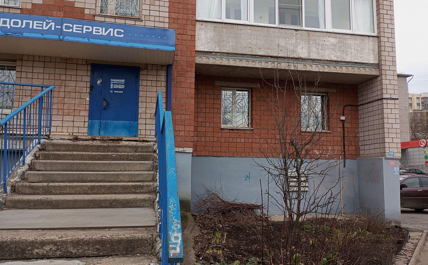 Офис 67 м² на первой линии в гор. Металлургов фото