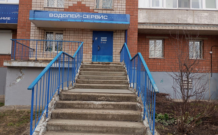 Офис 67 м² на первой линии в гор. Металлургов фото