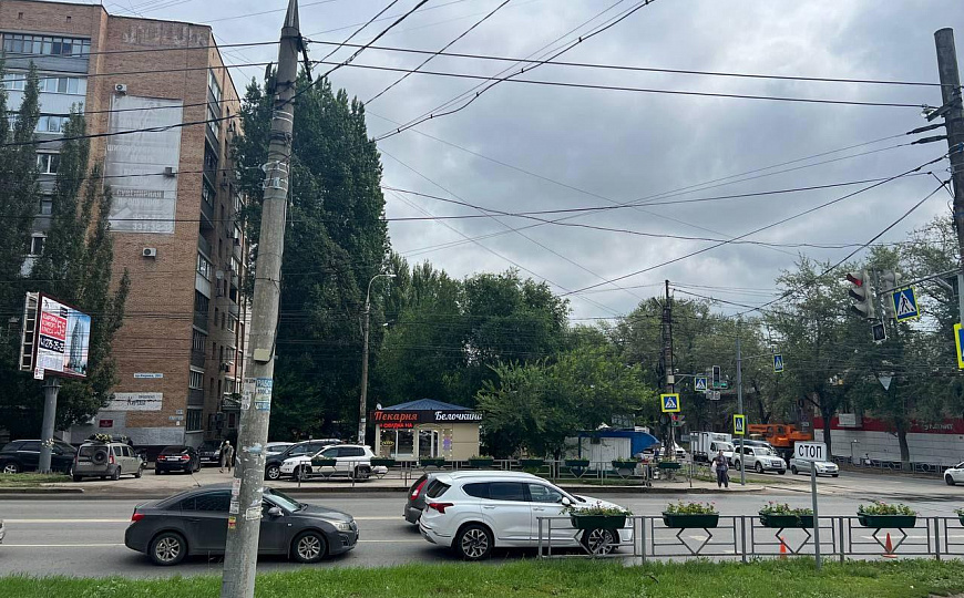 Высокий цоколь с окнами 45,6 м2 фото