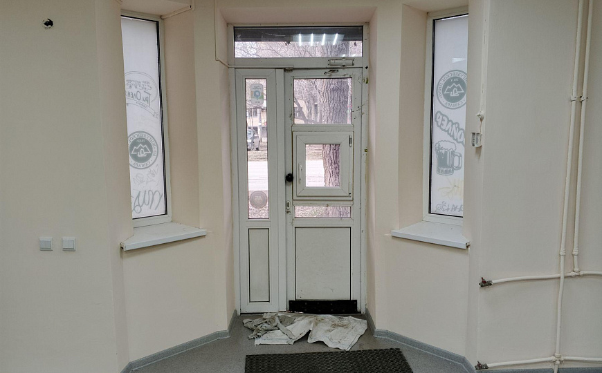 Торговое помещение 37,5 м² на 1 линии фото