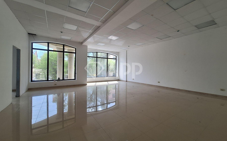 Сдам отдельно стоящее здание, 300 м² фото