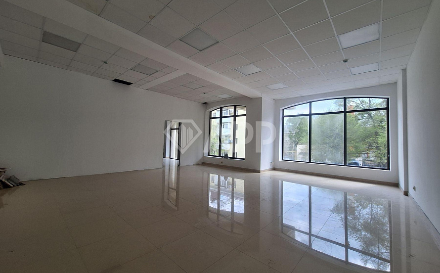 Сдам отдельно стоящее здание, 300 м² фото