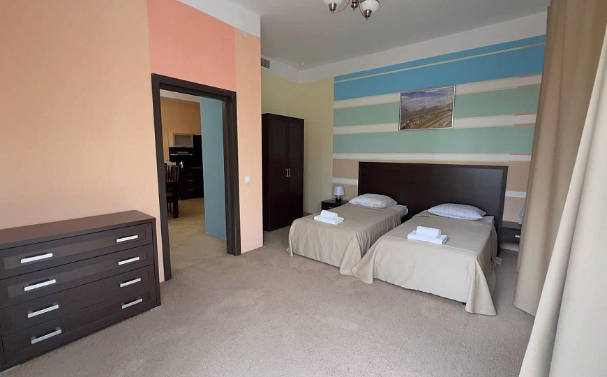Продам гостиница, 1 300 м² фото