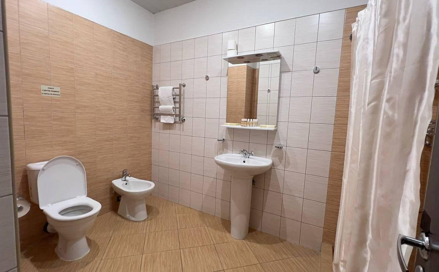 Продам гостиница, 1 300 м² фото