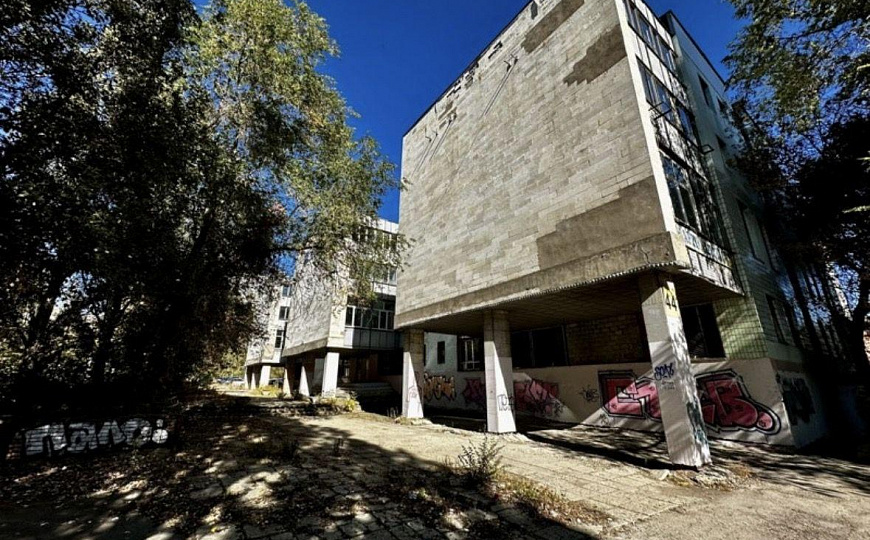 Продажа здания 5164.9 м2 с земельным участком 2328 м2  на 1 линии ул.Антонова-Овсеенко фото