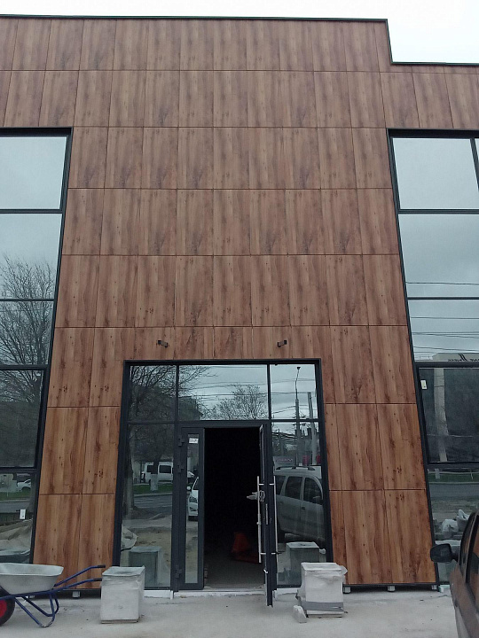 Сдам первый этаж отдельно стоящего здания свободного назначения, 330 м² фото