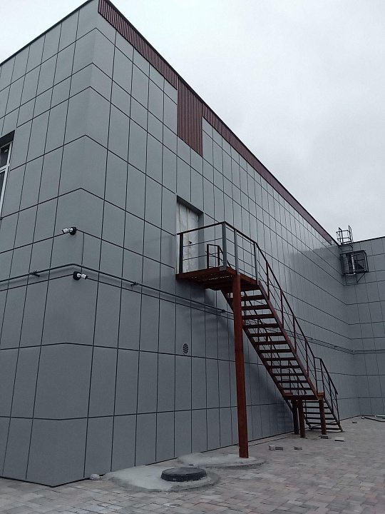 Сдам первый этаж отдельно стоящего здания свободного назначения, 330 м² фото