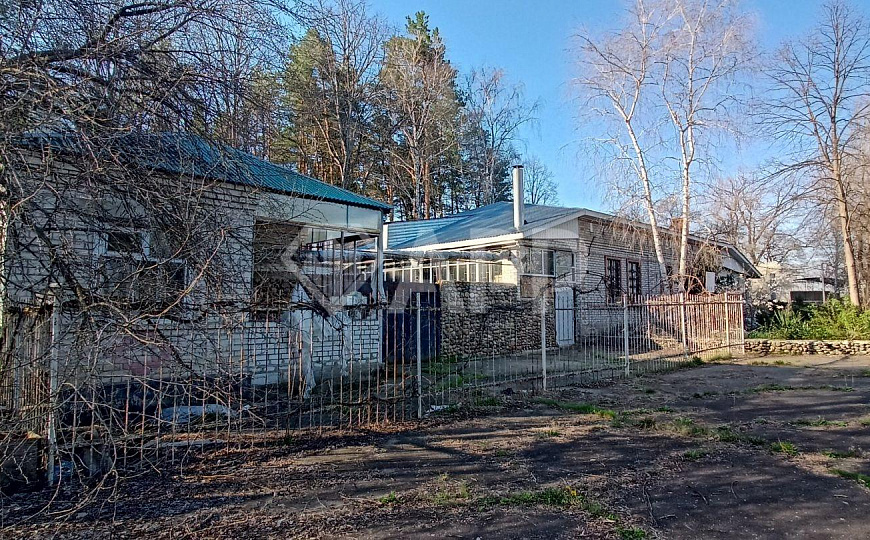 Продам отдельно стоящее здание, 317,7 м² и З/У 1069 м² фото