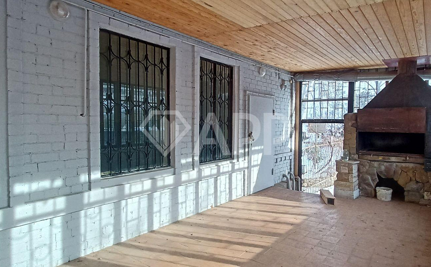Продам отдельно стоящее здание, 317,7 м² и З/У 1069 м² фото