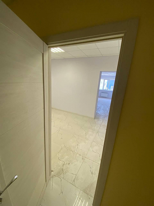 Офисные помещения на 1 этаже 93,7 м² фото