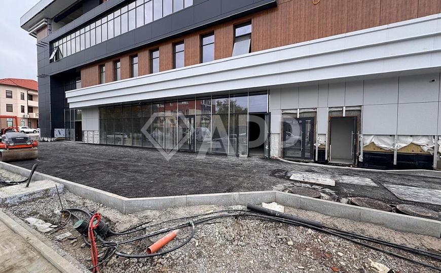 Сдаю 1 этаж с ремонтом магазин офис 60 м² фото