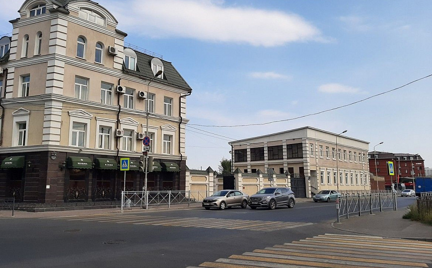 Здание 850 м2 на участке 16 соток в центре фото