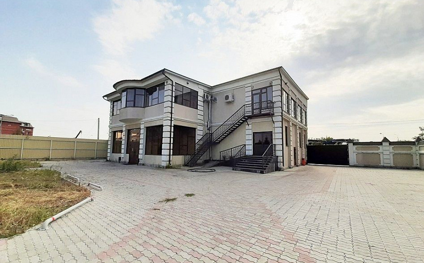 Здание 850 м2 на участке 16 соток в центре фото