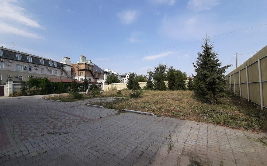 Здание 850 м2 на участке 16 соток в центре фото