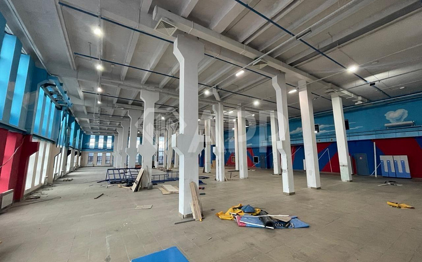 Опен Спейс с парковкой в центре. фото