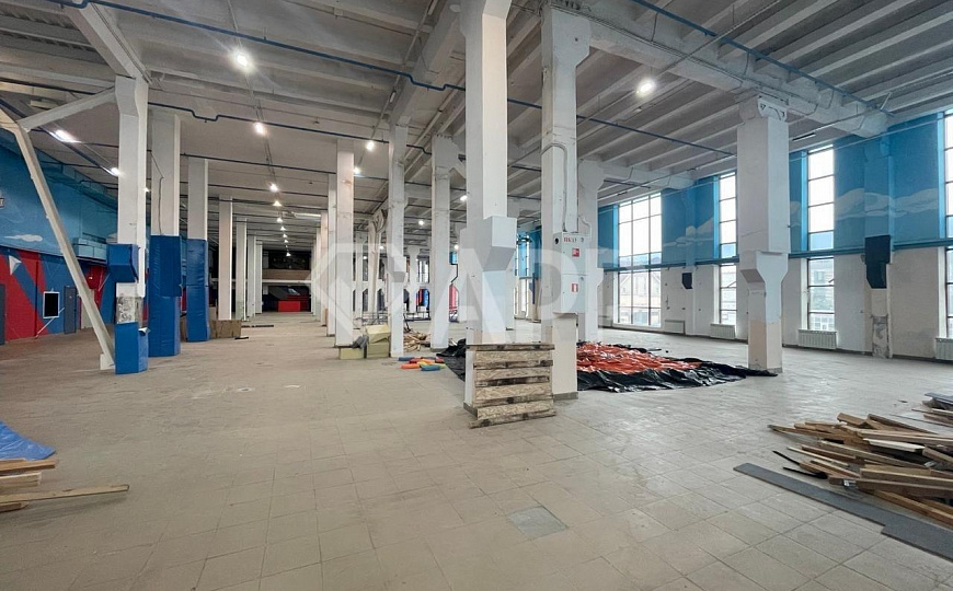 Опен Спейс с парковкой в центре. фото