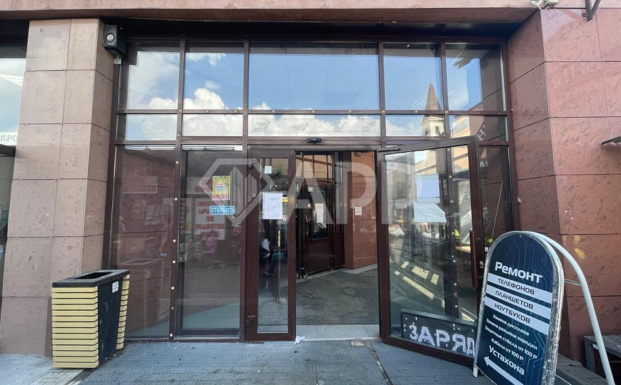 Опен Спейс с парковкой в центре. фото