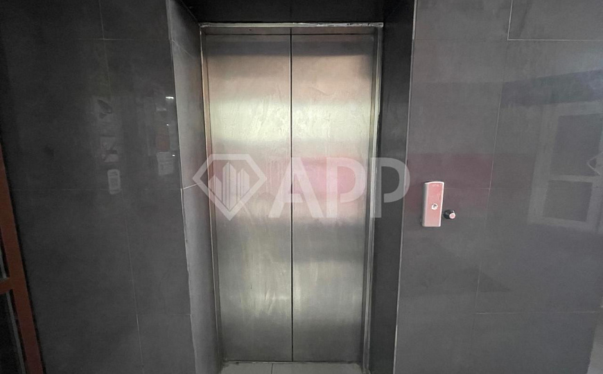 Опен Спейс с парковкой в центре. фото