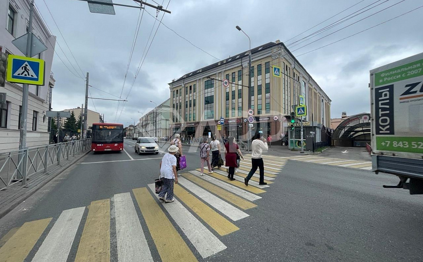 Опен Спейс с парковкой в центре. фото