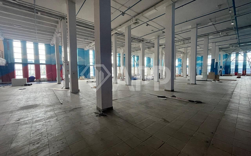 Опен Спейс с парковкой в центре. фото